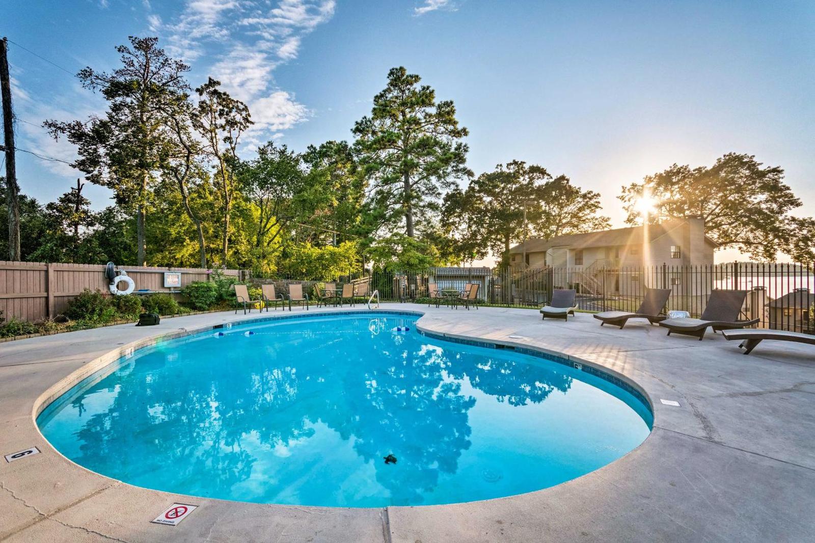 Sunset-View Resort Condo on Lake Hamilton! Main image 2
